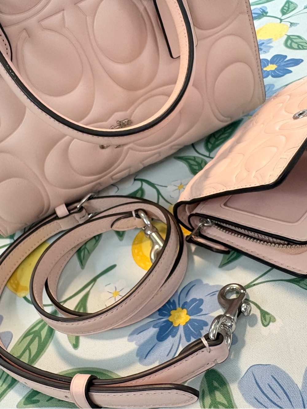 Coach Small Maggie Set - Picture 13 of 13